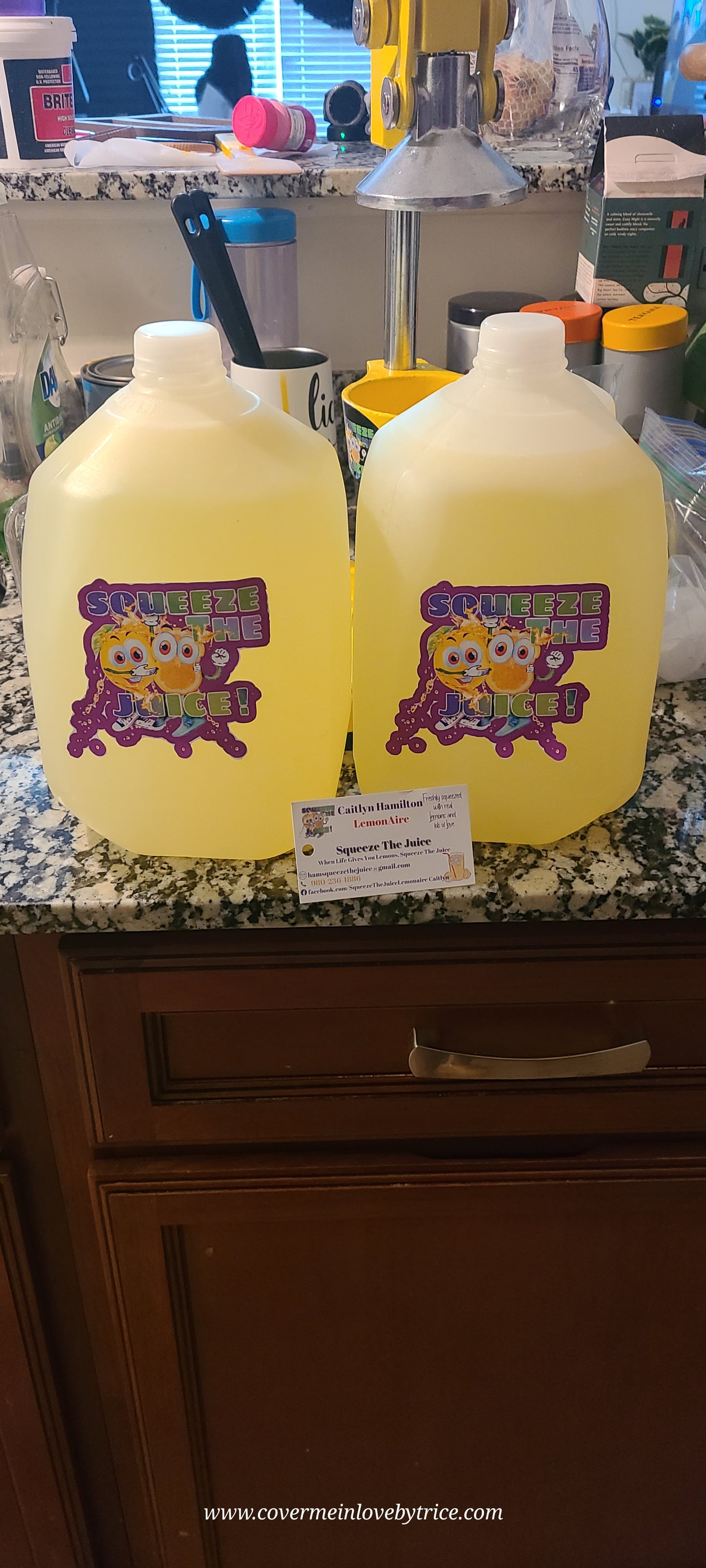 Squeeze the juice Lemonade